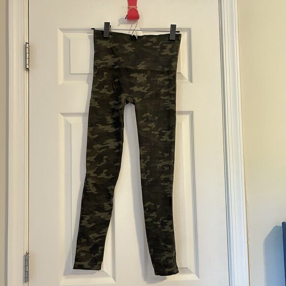 Spanx Camo Leggings Green Look at Me Now Seamless Women's Athleisure Size Medium - Picture 2 of 7